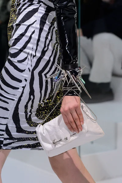 Look 48